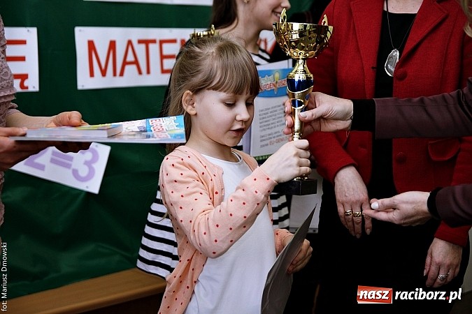 Zdjęcie w galerii na portalu naszraciborz.pl: Trzecioklasiści zmierzyli się z matematyką  wiadomości z regionu