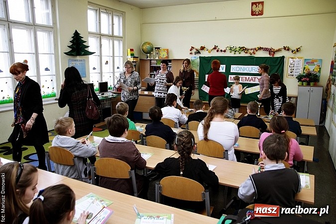 Zdjęcie w galerii na portalu naszraciborz.pl: Trzecioklasiści zmierzyli się z matematyką  wiadomości z regionu
