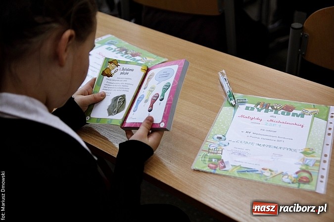 Zdjęcie w galerii na portalu naszraciborz.pl: Trzecioklasiści zmierzyli się z matematyką  wiadomości z regionu