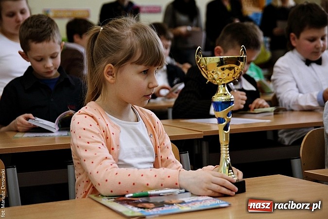 Zdjęcie w galerii na portalu naszraciborz.pl: Trzecioklasiści zmierzyli się z matematyką  wiadomości z regionu