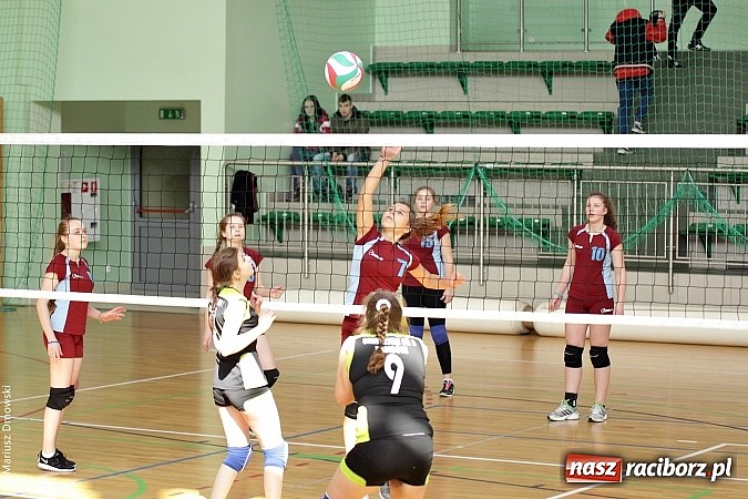 Zdjęcie w galerii na portalu naszraciborz.pl: Rozgrywki gimnazjalistów w siatkówce - sprawdź, kto był najlepszy  wiadomości z regionu