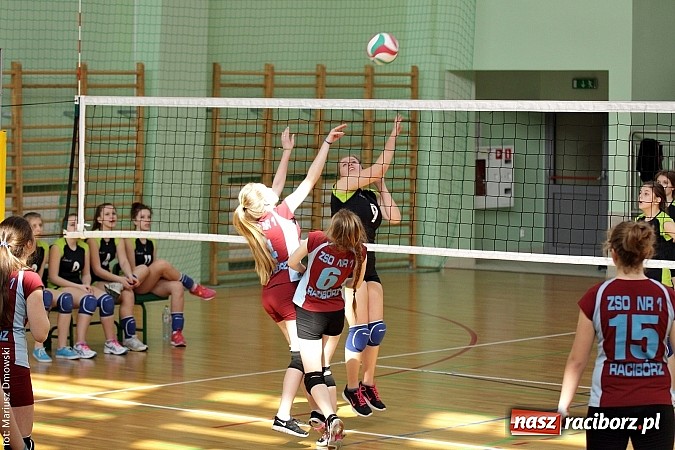 Zdjęcie w galerii na portalu naszraciborz.pl: Rozgrywki gimnazjalistów w siatkówce - sprawdź, kto był najlepszy  wiadomości z regionu