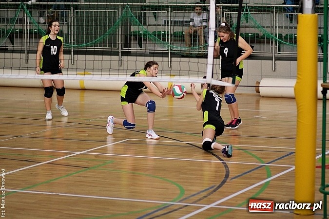 Zdjęcie w galerii na portalu naszraciborz.pl: Rozgrywki gimnazjalistów w siatkówce - sprawdź, kto był najlepszy  wiadomości z regionu