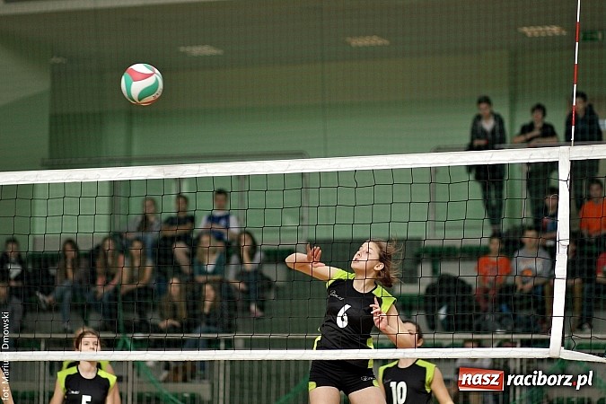 Zdjęcie w galerii na portalu naszraciborz.pl: Rozgrywki gimnazjalistów w siatkówce - sprawdź, kto był najlepszy  wiadomości z regionu