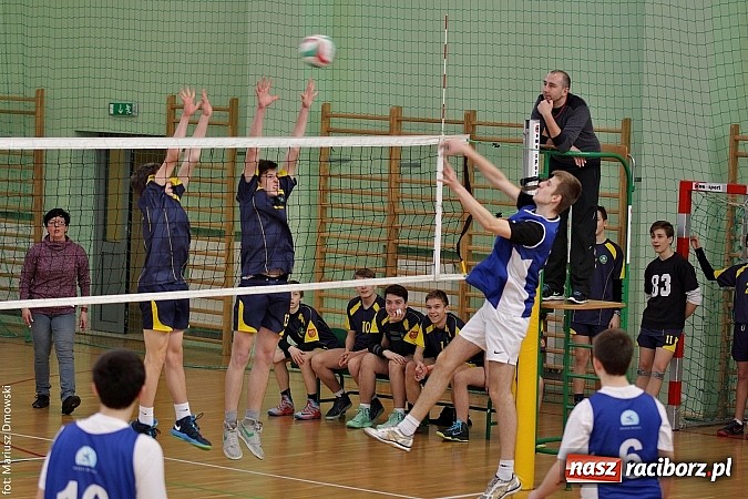 Zdjęcie w galerii na portalu naszraciborz.pl: Rozgrywki gimnazjalistów w siatkówce - sprawdź, kto był najlepszy  wiadomości z regionu