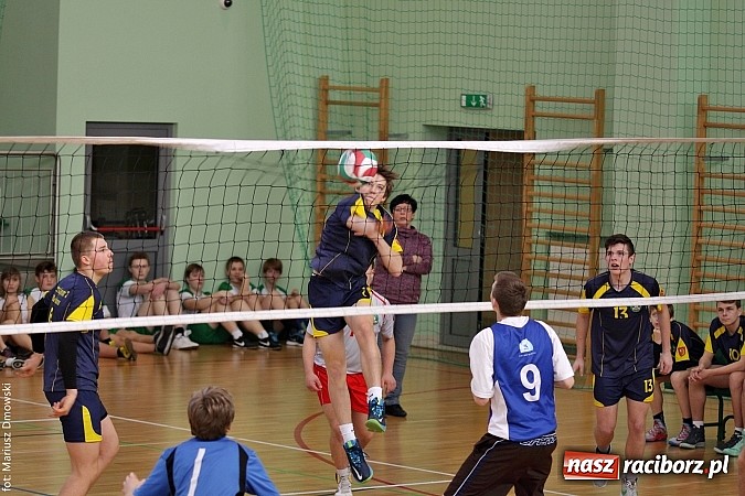 Zdjęcie w galerii na portalu naszraciborz.pl: Rozgrywki gimnazjalistów w siatkówce - sprawdź, kto był najlepszy  wiadomości z regionu