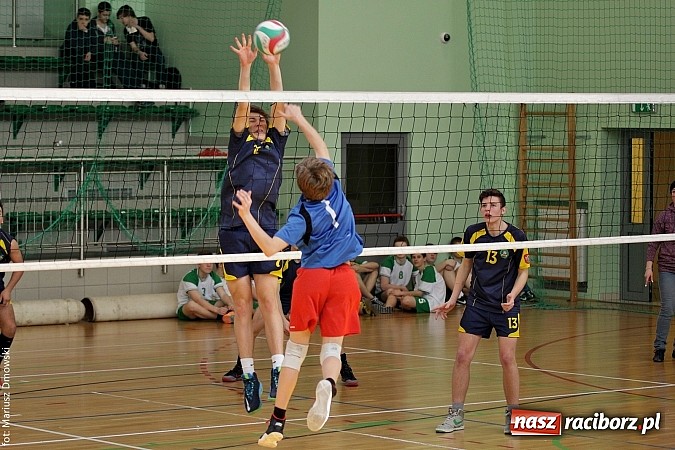Zdjęcie w galerii na portalu naszraciborz.pl: Rozgrywki gimnazjalistów w siatkówce - sprawdź, kto był najlepszy  wiadomości z regionu