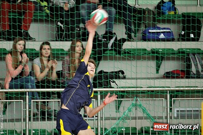 Zdjęcie w galerii na portalu naszraciborz.pl: Rozgrywki gimnazjalistów w siatkówce - sprawdź, kto był najlepszy  wiadomości z regionu