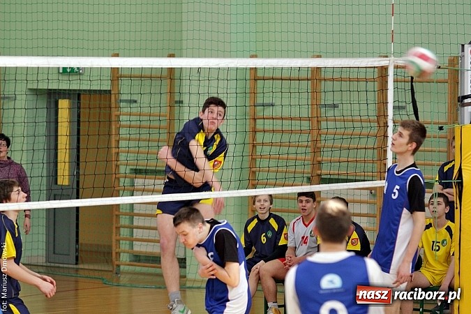 Zdjęcie w galerii na portalu naszraciborz.pl: Rozgrywki gimnazjalistów w siatkówce - sprawdź, kto był najlepszy  wiadomości z regionu