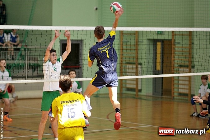 Zdjęcie w galerii na portalu naszraciborz.pl: Rozgrywki gimnazjalistów w siatkówce - sprawdź, kto był najlepszy  wiadomości z regionu