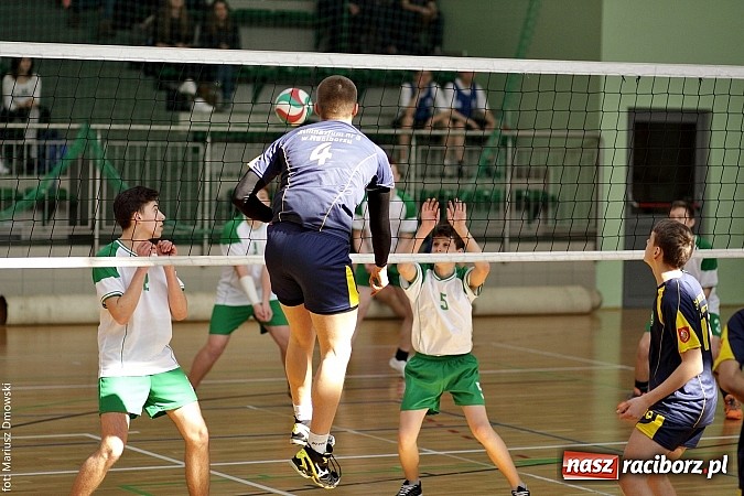 Zdjęcie w galerii na portalu naszraciborz.pl: Rozgrywki gimnazjalistów w siatkówce - sprawdź, kto był najlepszy  wiadomości z regionu