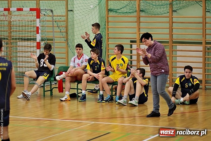 Zdjęcie w galerii na portalu naszraciborz.pl: Rozgrywki gimnazjalistów w siatkówce - sprawdź, kto był najlepszy  wiadomości z regionu