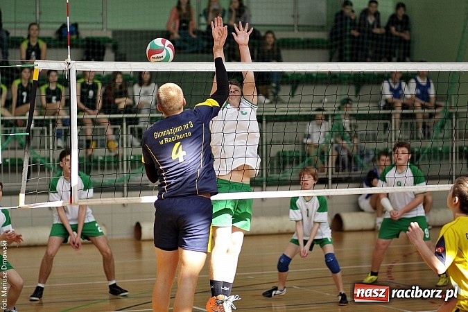Zdjęcie w galerii na portalu naszraciborz.pl: Rozgrywki gimnazjalistów w siatkówce - sprawdź, kto był najlepszy  wiadomości z regionu