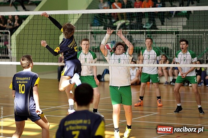 Zdjęcie w galerii na portalu naszraciborz.pl: Rozgrywki gimnazjalistów w siatkówce - sprawdź, kto był najlepszy  wiadomości z regionu
