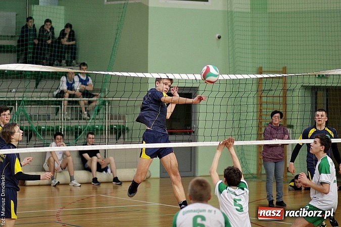 Zdjęcie w galerii na portalu naszraciborz.pl: Rozgrywki gimnazjalistów w siatkówce - sprawdź, kto był najlepszy  wiadomości z regionu