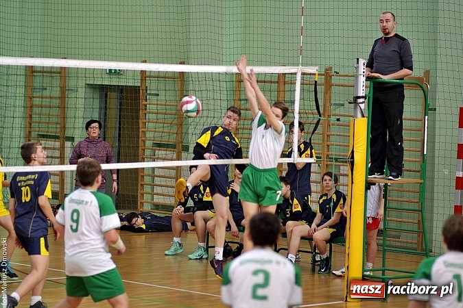 Zdjęcie w galerii na portalu naszraciborz.pl: Rozgrywki gimnazjalistów w siatkówce - sprawdź, kto był najlepszy  wiadomości z regionu