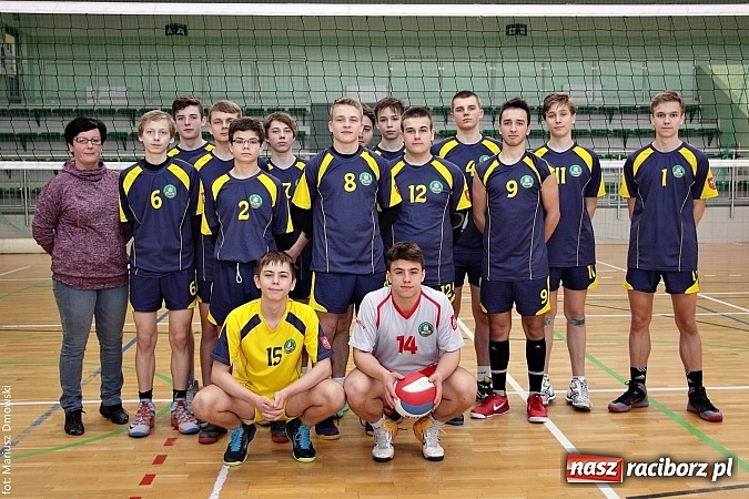 Zdjęcie w galerii na portalu naszraciborz.pl: Rozgrywki gimnazjalistów w siatkówce - sprawdź, kto był najlepszy  wiadomości z regionu