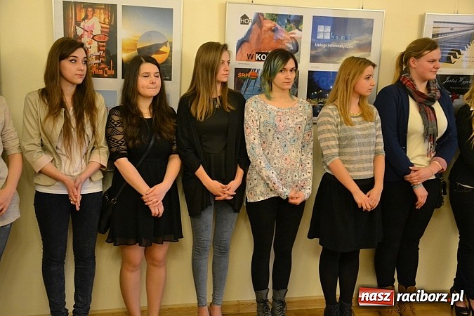 Zdjęcie w galerii na portalu naszraciborz.pl: -70% od ceny regulowanej - wernisaż ZSE na zamku wiadomości z regionu