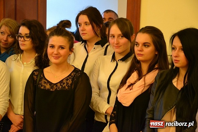 Zdjęcie w galerii na portalu naszraciborz.pl: -70% od ceny regulowanej - wernisaż ZSE na zamku wiadomości z regionu