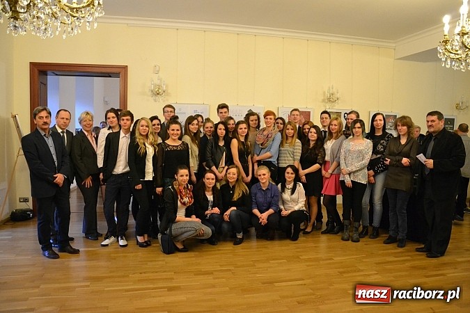 Zdjęcie w galerii na portalu naszraciborz.pl: -70% od ceny regulowanej - wernisaż ZSE na zamku wiadomości z regionu