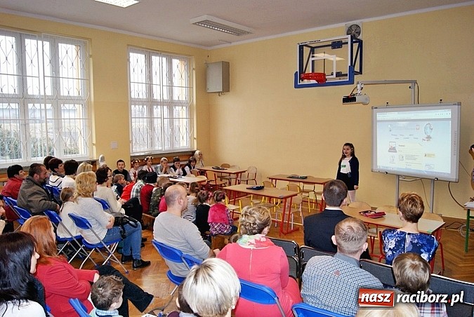 Zdjęcie w galerii na portalu naszraciborz.pl: Baśniowy Dzień Otwarty w SP 5 wiadomości z regionu