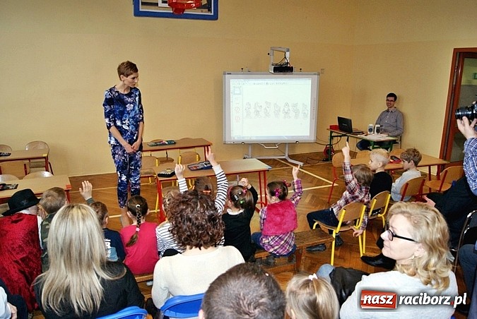 Zdjęcie w galerii na portalu naszraciborz.pl: Baśniowy Dzień Otwarty w SP 5 wiadomości z regionu