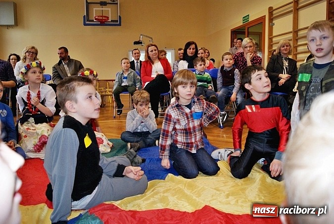 Zdjęcie w galerii na portalu naszraciborz.pl: Baśniowy Dzień Otwarty w SP 5 wiadomości z regionu