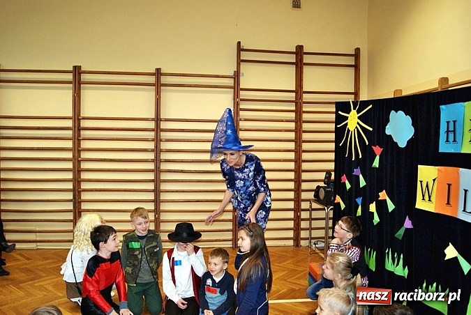 Zdjęcie w galerii na portalu naszraciborz.pl: Baśniowy Dzień Otwarty w SP 5 wiadomości z regionu