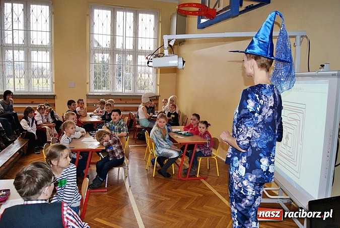 Zdjęcie w galerii na portalu naszraciborz.pl: Baśniowy Dzień Otwarty w SP 5 wiadomości z regionu