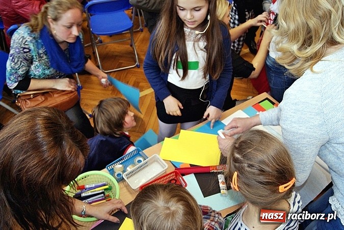 Zdjęcie w galerii na portalu naszraciborz.pl: Baśniowy Dzień Otwarty w SP 5 wiadomości z regionu