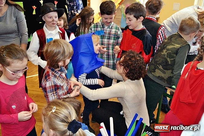 Zdjęcie w galerii na portalu naszraciborz.pl: Baśniowy Dzień Otwarty w SP 5 wiadomości z regionu