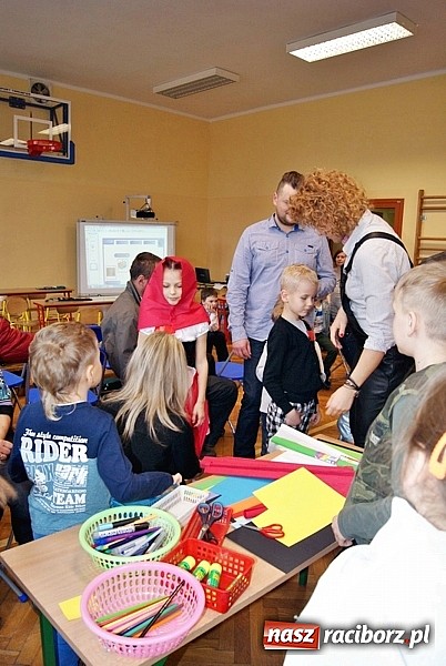 Zdjęcie w galerii na portalu naszraciborz.pl: Baśniowy Dzień Otwarty w SP 5 wiadomości z regionu