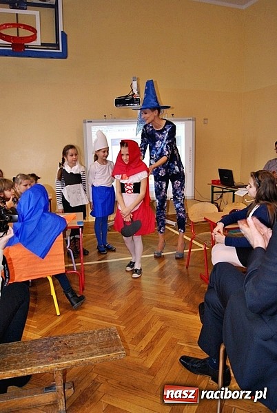 Zdjęcie w galerii na portalu naszraciborz.pl: Baśniowy Dzień Otwarty w SP 5 wiadomości z regionu