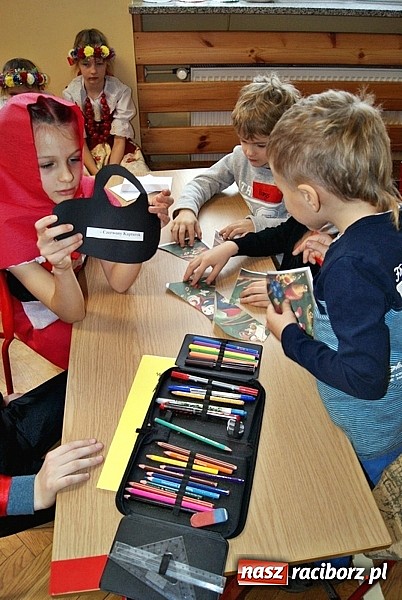 Zdjęcie w galerii na portalu naszraciborz.pl: Baśniowy Dzień Otwarty w SP 5 wiadomości z regionu