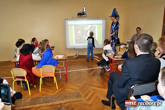 Zdjęcie w galerii na portalu naszraciborz.pl: Baśniowy Dzień Otwarty w SP 5 wiadomości z regionu