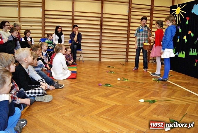 Zdjęcie w galerii na portalu naszraciborz.pl: Baśniowy Dzień Otwarty w SP 5 wiadomości z regionu