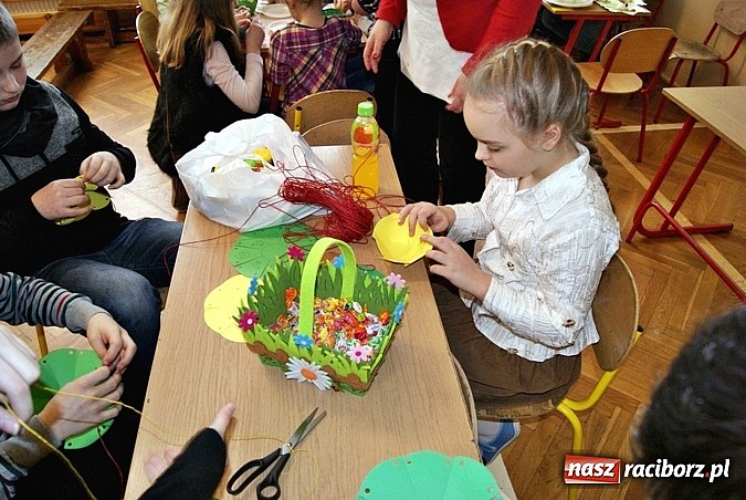 Zdjęcie w galerii na portalu naszraciborz.pl: Baśniowy Dzień Otwarty w SP 5 wiadomości z regionu
