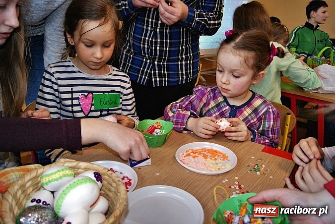 Zdjęcie w galerii na portalu naszraciborz.pl: Baśniowy Dzień Otwarty w SP 5 wiadomości z regionu