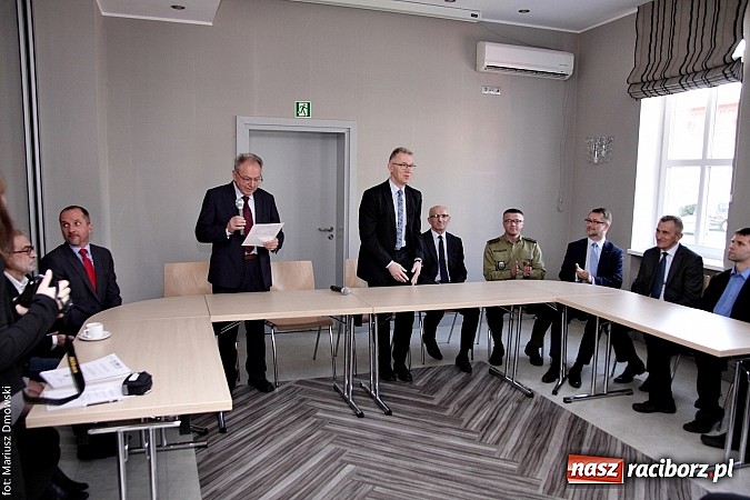 Zdjęcie w galerii na portalu naszraciborz.pl: RIG rozdzielił pieniądze zebrane podczas Gwiazdki Serc wiadomości z regionu