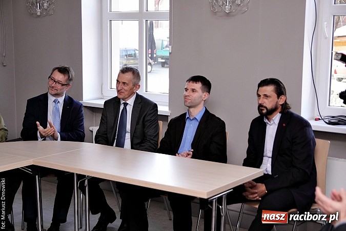 Zdjęcie w galerii na portalu naszraciborz.pl: RIG rozdzielił pieniądze zebrane podczas Gwiazdki Serc wiadomości z regionu