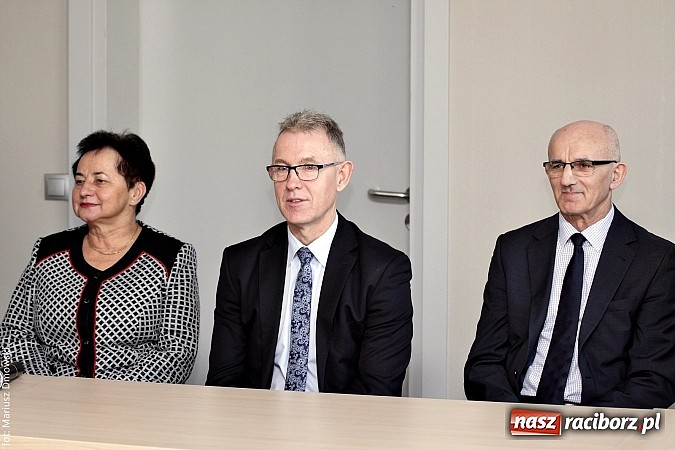 Zdjęcie w galerii na portalu naszraciborz.pl: RIG rozdzielił pieniądze zebrane podczas Gwiazdki Serc wiadomości z regionu