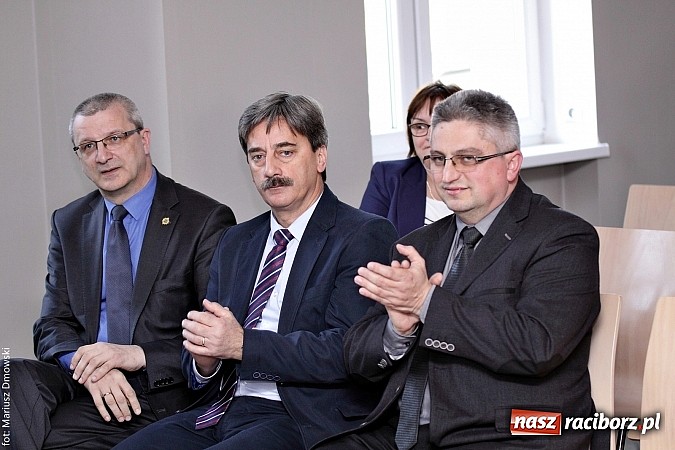 Zdjęcie w galerii na portalu naszraciborz.pl: RIG rozdzielił pieniądze zebrane podczas Gwiazdki Serc wiadomości z regionu