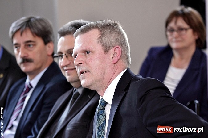 Zdjęcie w galerii na portalu naszraciborz.pl: RIG rozdzielił pieniądze zebrane podczas Gwiazdki Serc wiadomości z regionu