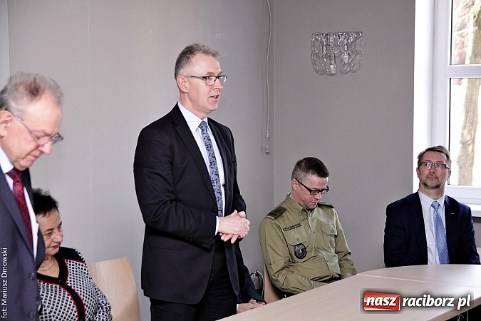 Zdjęcie w galerii na portalu naszraciborz.pl: RIG rozdzielił pieniądze zebrane podczas Gwiazdki Serc wiadomości z regionu