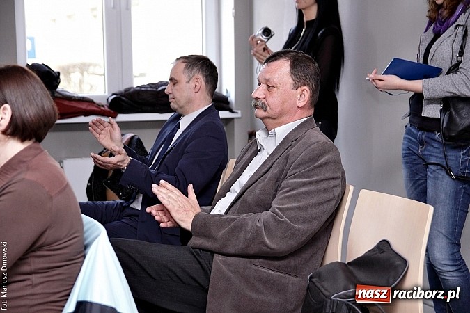 Zdjęcie w galerii na portalu naszraciborz.pl: RIG rozdzielił pieniądze zebrane podczas Gwiazdki Serc wiadomości z regionu