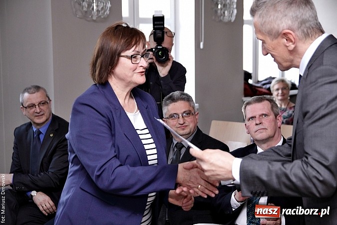 Zdjęcie w galerii na portalu naszraciborz.pl: RIG rozdzielił pieniądze zebrane podczas Gwiazdki Serc wiadomości z regionu
