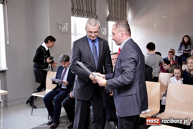 Zdjęcie w galerii na portalu naszraciborz.pl: RIG rozdzielił pieniądze zebrane podczas Gwiazdki Serc wiadomości z regionu