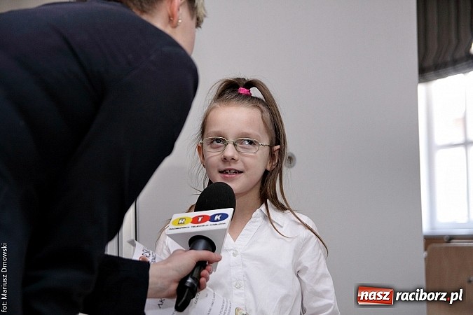 Zdjęcie w galerii na portalu naszraciborz.pl: RIG rozdzielił pieniądze zebrane podczas Gwiazdki Serc wiadomości z regionu