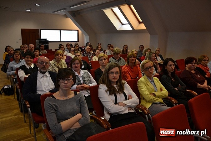 Zdjęcie w galerii na portalu naszraciborz.pl: Rodzina Zastępcza - zagrożenia, wsparcie, satysfakcja - konferencja na zamku wiadomości z regionu