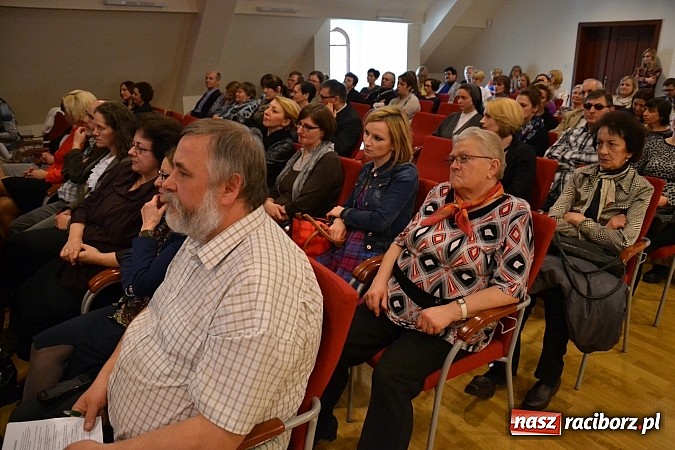 Zdjęcie w galerii na portalu naszraciborz.pl: Rodzina Zastępcza - zagrożenia, wsparcie, satysfakcja - konferencja na zamku wiadomości z regionu